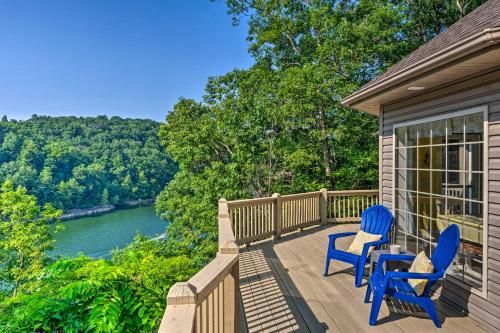 Photo of Lake Cumberland Retreat with Decks on 1 Acre!