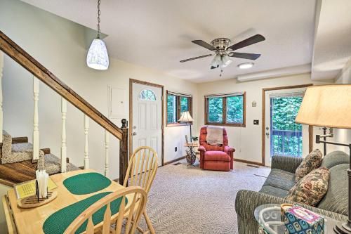 Photo of Cozy Roan Mountain Cabin with Private Balcony!