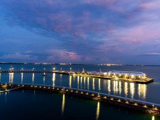 Фото отеля Absolute Waterfront - Tropical Aurora Top Floor Over The Water