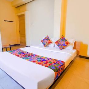 NearBy Hotel