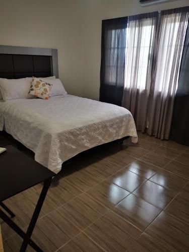 2-bedroom apartment centrally located, near us consulate