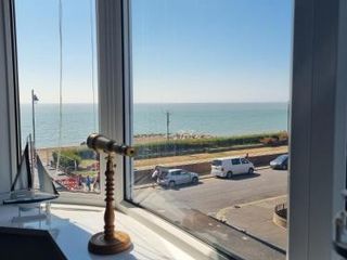 Фото отеля 2 Bedroom Seafront Apartment