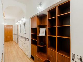 St-Isaak Apartment with 3 bedrooms and 2 bathrooms