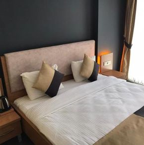 NearBy Hotel