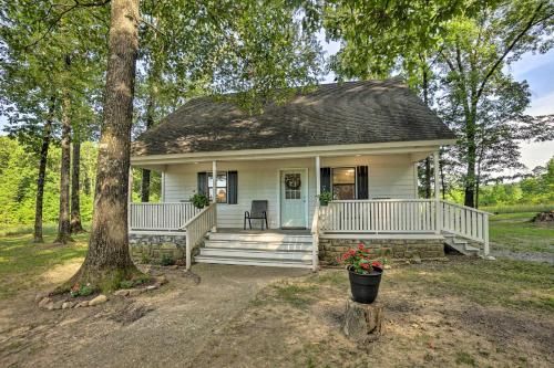 Photo of Broken Bow Cottage Less Than 20 Mi to Beavers Bend!