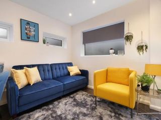 Фото отеля Kings House Apartment Hayes, West London Apt A