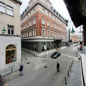 NearBy Hotel