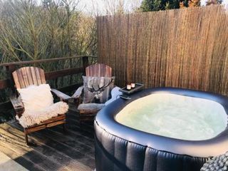 Hotel pic Nature Living - Ferienhaus mit Kamin - Gartenwhirlpool - Feuerschale