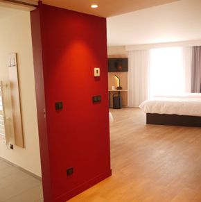 NearBy Hotel