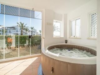 Фото отеля Garden Apartment with Hot Tub - ER2104LT