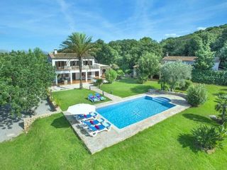 Villa Busqueroles by Villa Plus