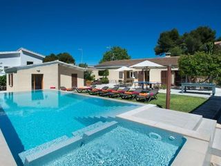 Villa Oms by Villa Plus