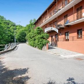 NearBy Hotel