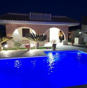 NearBy Hotel