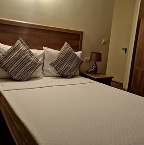 NearBy Hotel