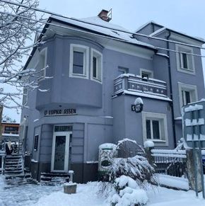 NearBy Hotel