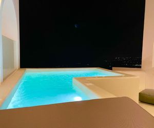 Leon Luxury Suites Santorini Island Greece