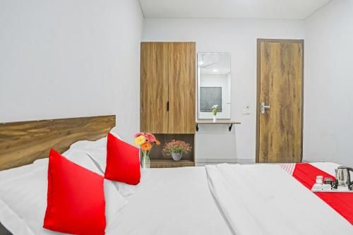 OYO 90450 Hotel Weekend Rooms