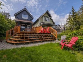 Фото отеля Bear Coast, Cabin with Hot Tub, Patio, and Waterview