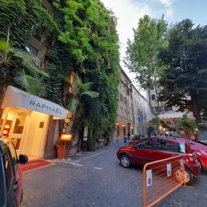 NearBy Hotel