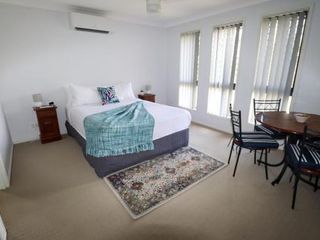 Фото отеля BLK Stays Guest House Deluxe Units Morayfield