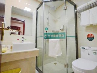 Фото отеля Shell Lianyungang Donghai County Crystal City Shichen Road Hotel