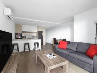 Фото отеля Resort Style Living In the Heart of Moonee Ponds