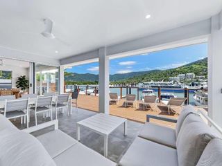 Фото отеля Cove 18 - Luxury beach house