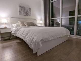 Фото отеля Lovely 2 Bed Condo in Downtown Toronto