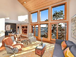 Фото отеля Salishan Tree House Suite