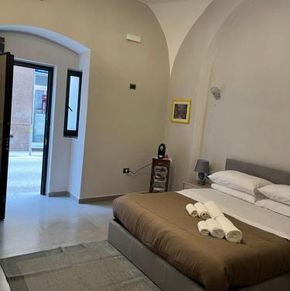 NearBy Hotel