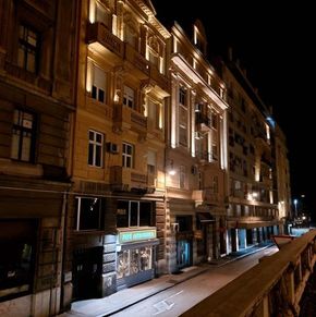NearBy Hotel