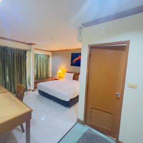 NearBy Hotel