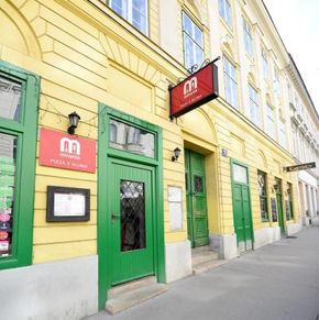 NearBy Hotel