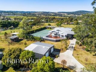 Фото отеля Bunya Bunya Luxury Estate Toowoomba set over 2 acres with Tennis Court