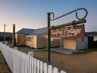 Hotel pic The Radford Couples Cottage Heart of Stanthorpe