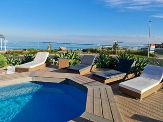 Hotel pic Glenelg Beach House With Private Beachfront Pool