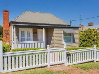 Фото отеля Cowra Cottage