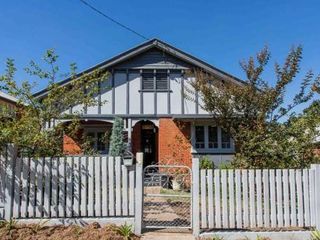 Фото отеля Fitzroy House - Federation charm near town centre