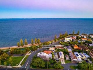 Фото отеля Beachside Beauty- large family home in Scarborough