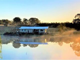 Фото отеля Lovedale Lakehouse Vineyard