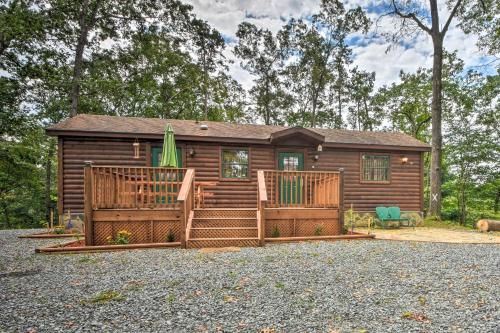 Photo of Cozy Nature Lovers Dream Cabin with Fire Pit and Deck