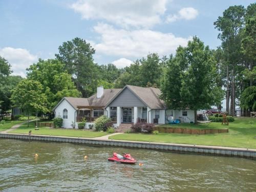 Photo of Sunset Point - 4 Bedroom Lake House