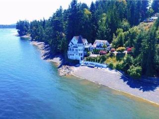 Фото отеля Vancouver Castle Waterfront with hot tub beach downtown