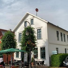 NearBy Hotel