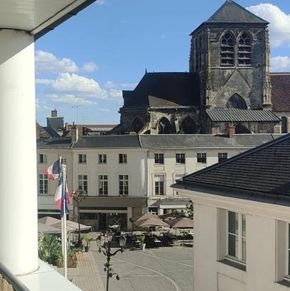 NearBy Hotel