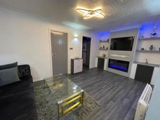 Фото отеля Newly refurbished modern 2 bedroom flat