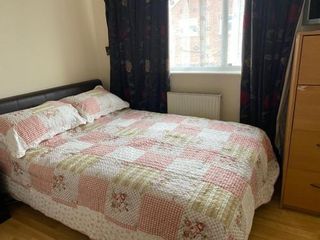 Фото отеля Specious Room in Northolt