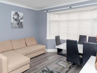 Фото отеля Leeds city centre spacious house free parking and Wi-Fi