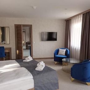 NearBy Hotel